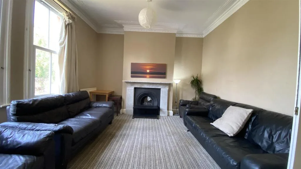 8 bedroom terraced house for rent