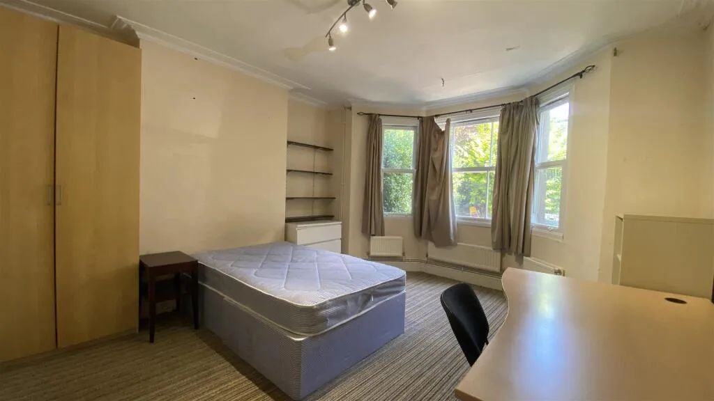 8 bedroom terraced house for rent