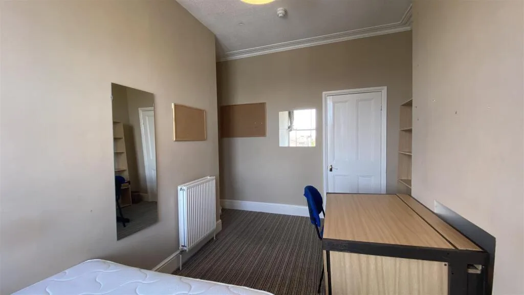 8 bedroom terraced house for rent