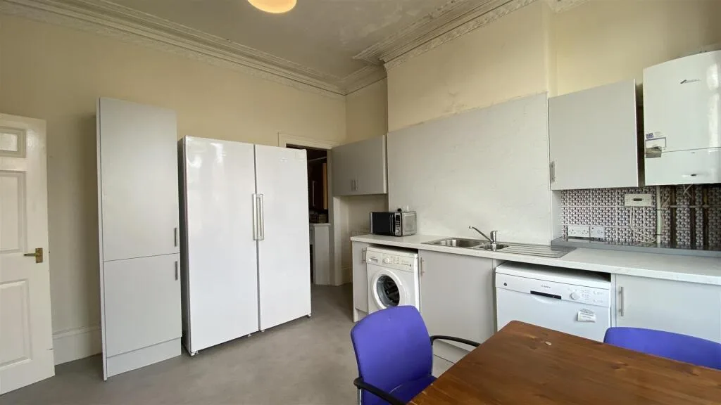 8 bedroom terraced house for rent