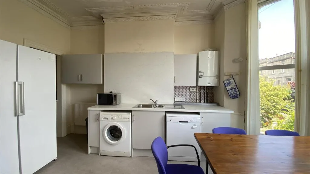 8 bedroom terraced house for rent