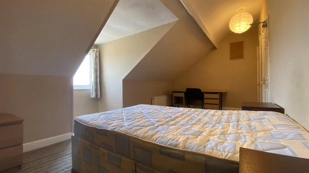 8 bedroom terraced house for rent