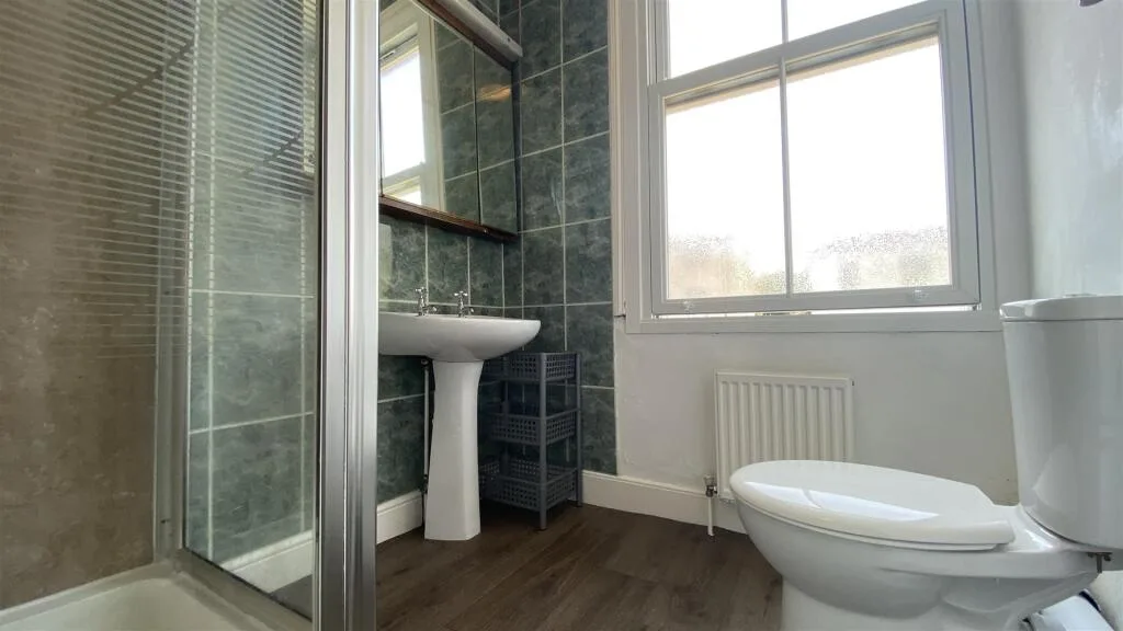 8 bedroom terraced house for rent