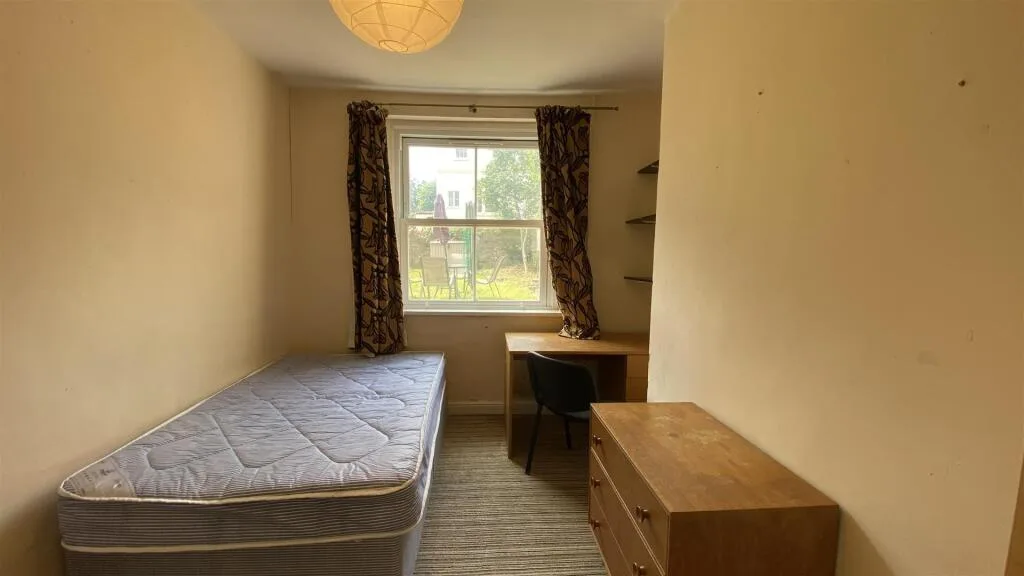8 bedroom terraced house for rent