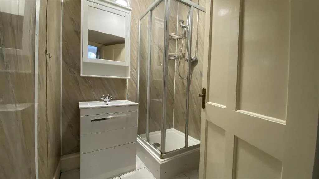 8 bedroom terraced house for rent