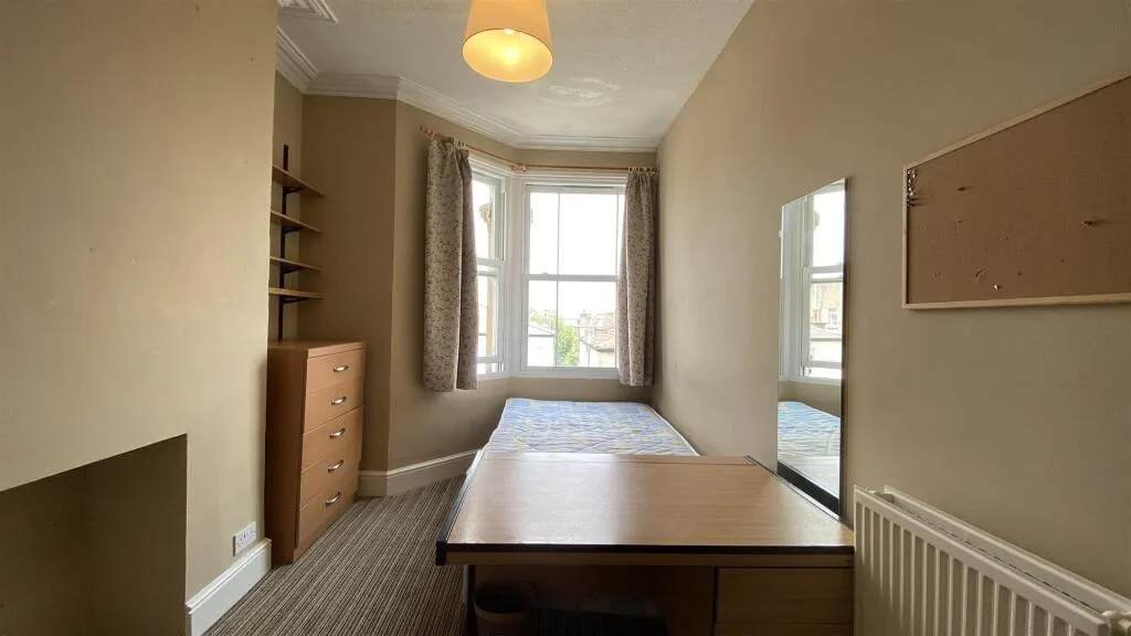 8 bedroom terraced house for rent