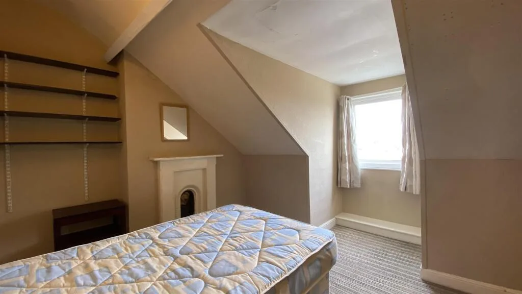 8 bedroom terraced house for rent