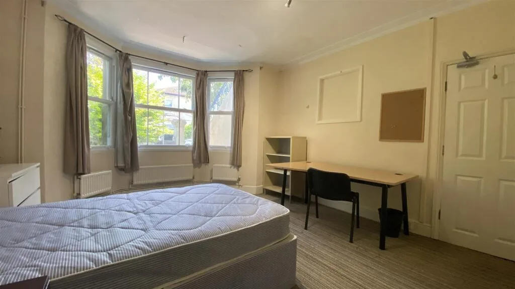 8 bedroom terraced house for rent