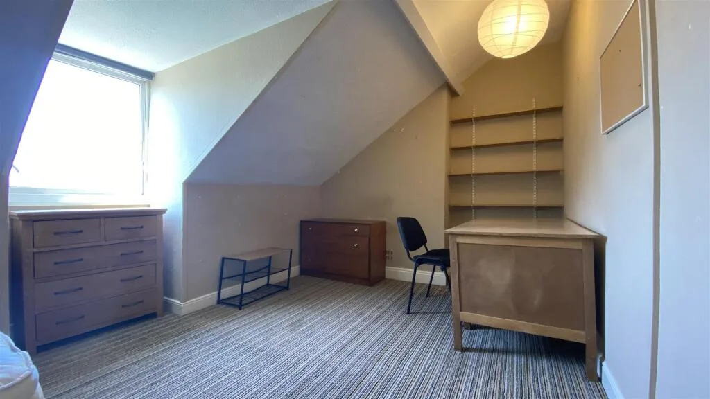 8 bedroom terraced house for rent