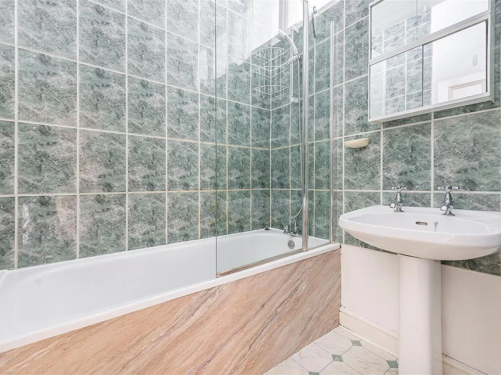 8 bedroom terraced house for rent