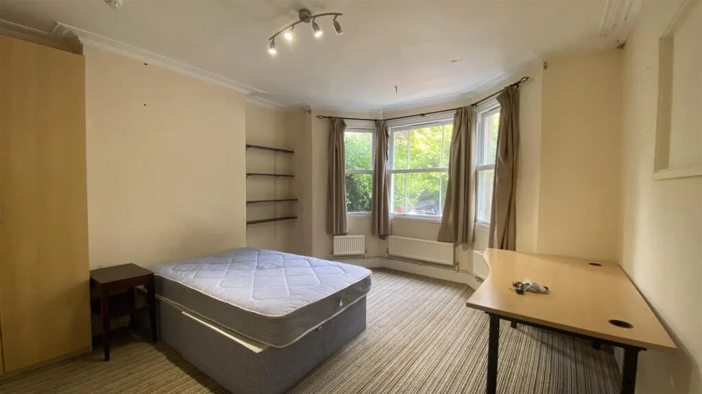8 bedroom terraced house for rent