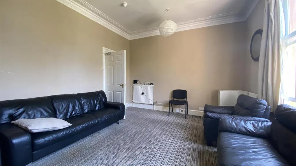 8 bedroom terraced house for rent
