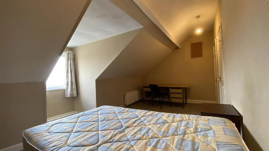 8 bedroom terraced house for rent