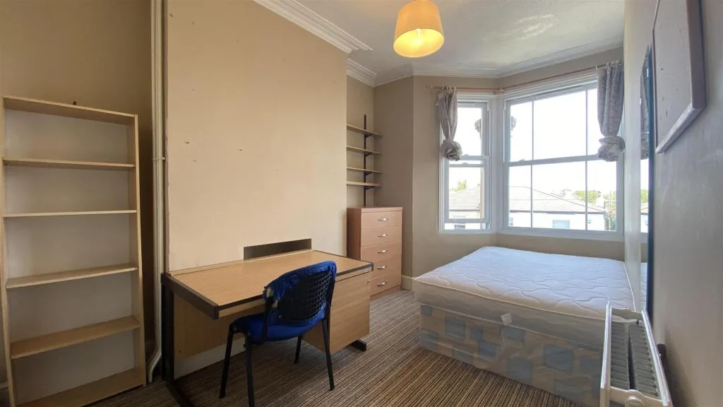 8 bedroom terraced house for rent
