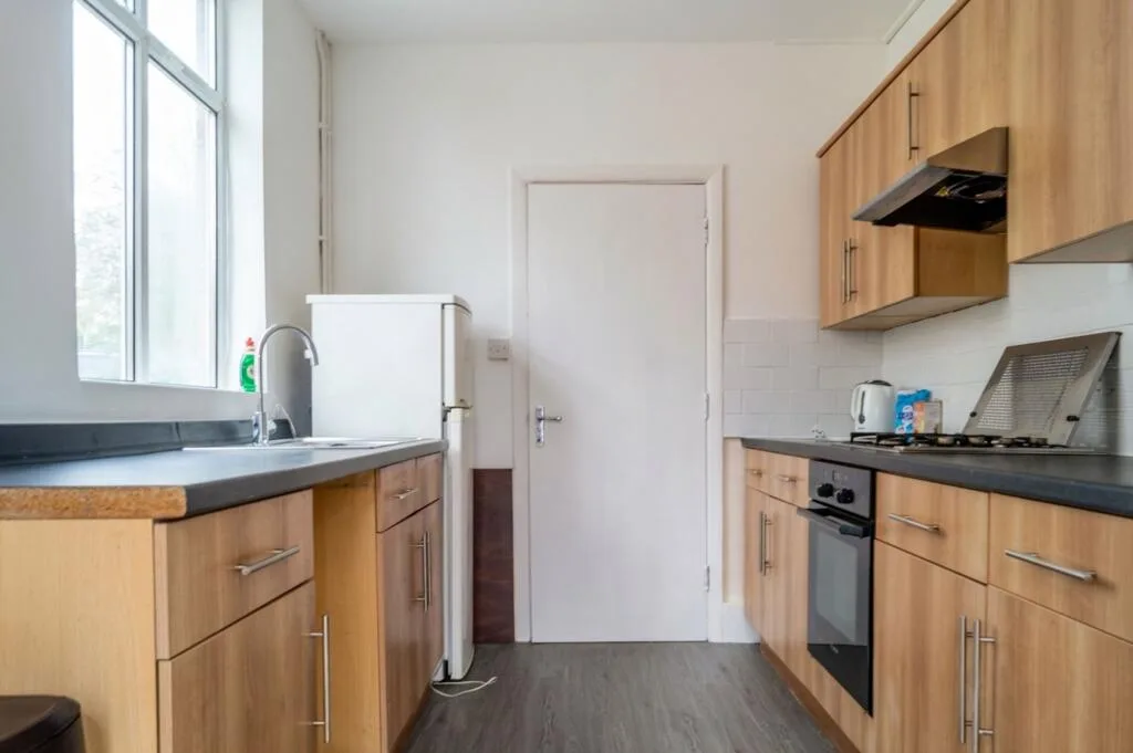 4 bedroom semi-detached house for rent