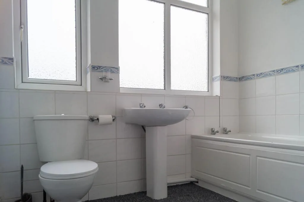 4 bedroom semi-detached house for rent