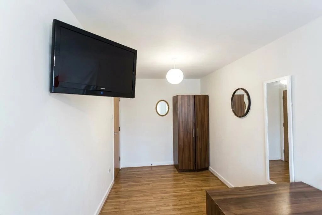 6 bedroom apartment for rent