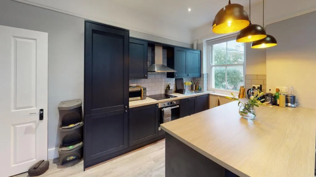 4 bedroom flat for rent