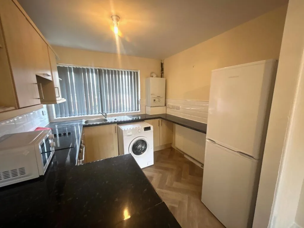2 bedroom maisonette for rent