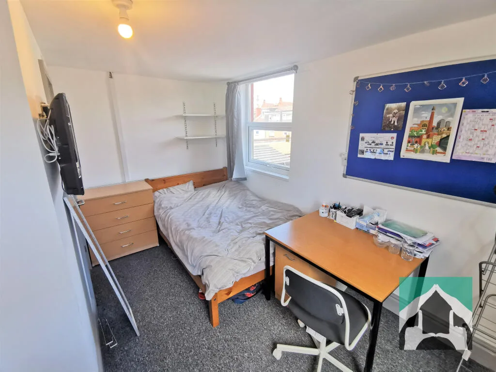 7 bedroom terraced house for rent