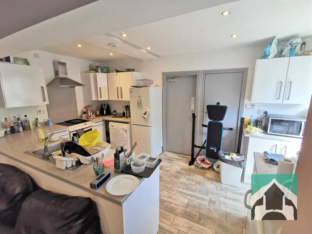 7 bedroom terraced house for rent