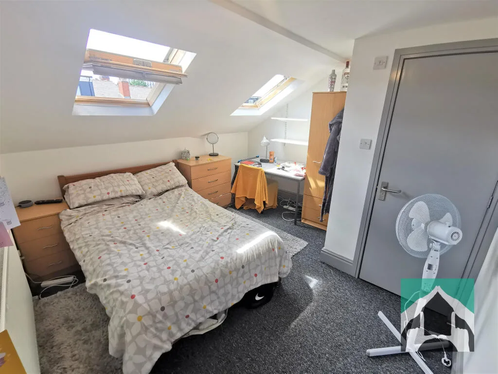 7 bedroom terraced house for rent