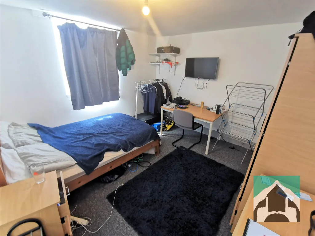 7 bedroom terraced house for rent
