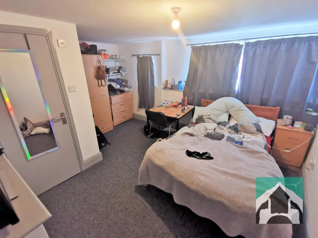 7 bedroom terraced house for rent