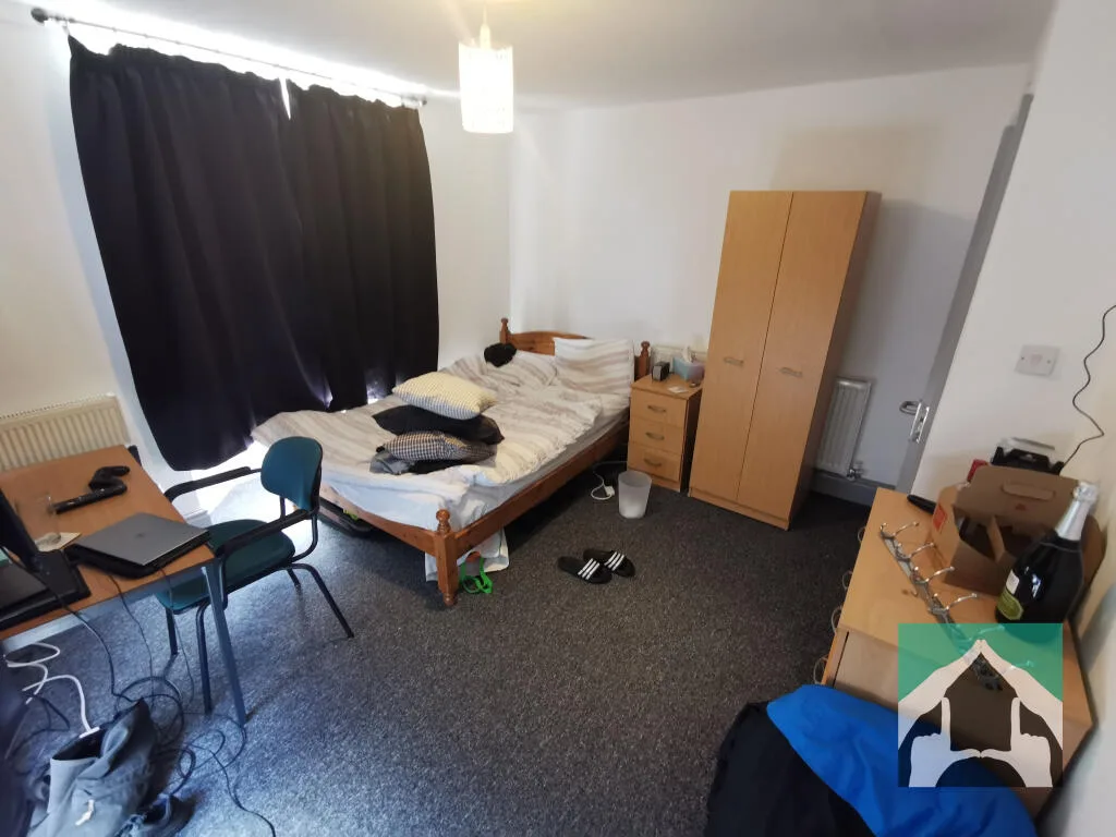7 bedroom terraced house for rent
