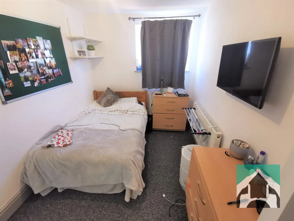 7 bedroom terraced house for rent