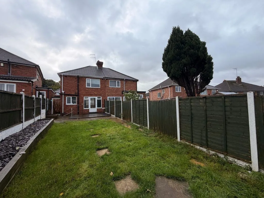 3 bedroom semi-detached house for rent