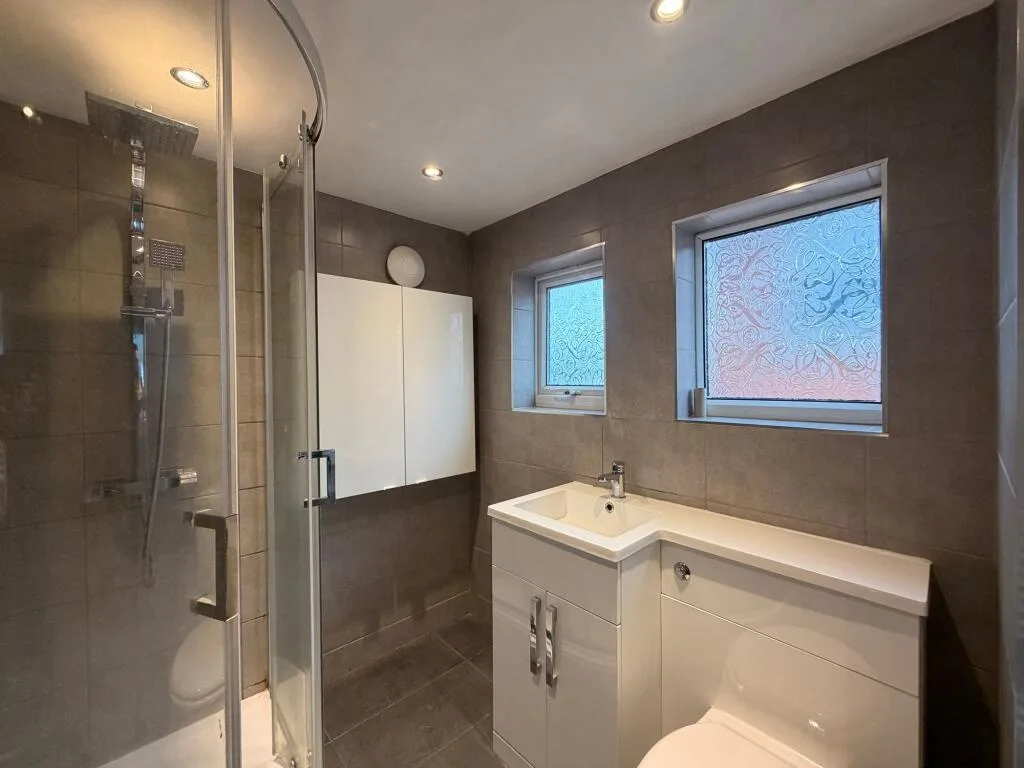 3 bedroom semi-detached house for rent
