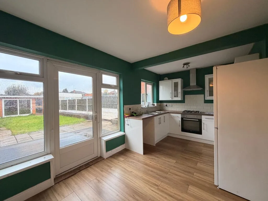 3 bedroom semi-detached house for rent