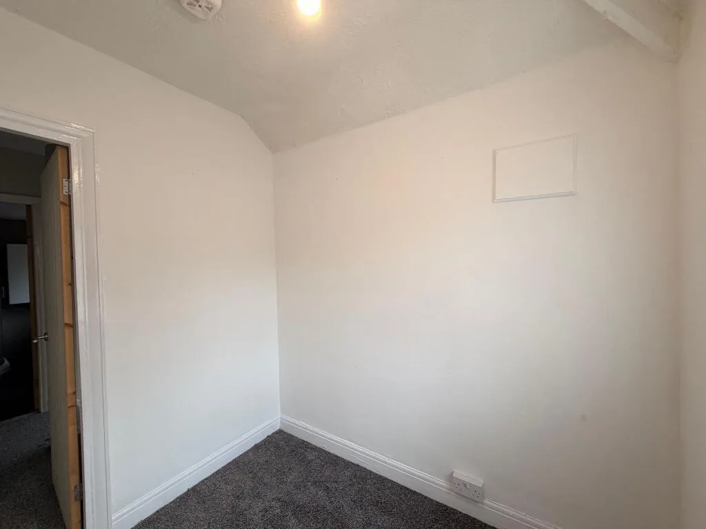3 bedroom semi-detached house for rent