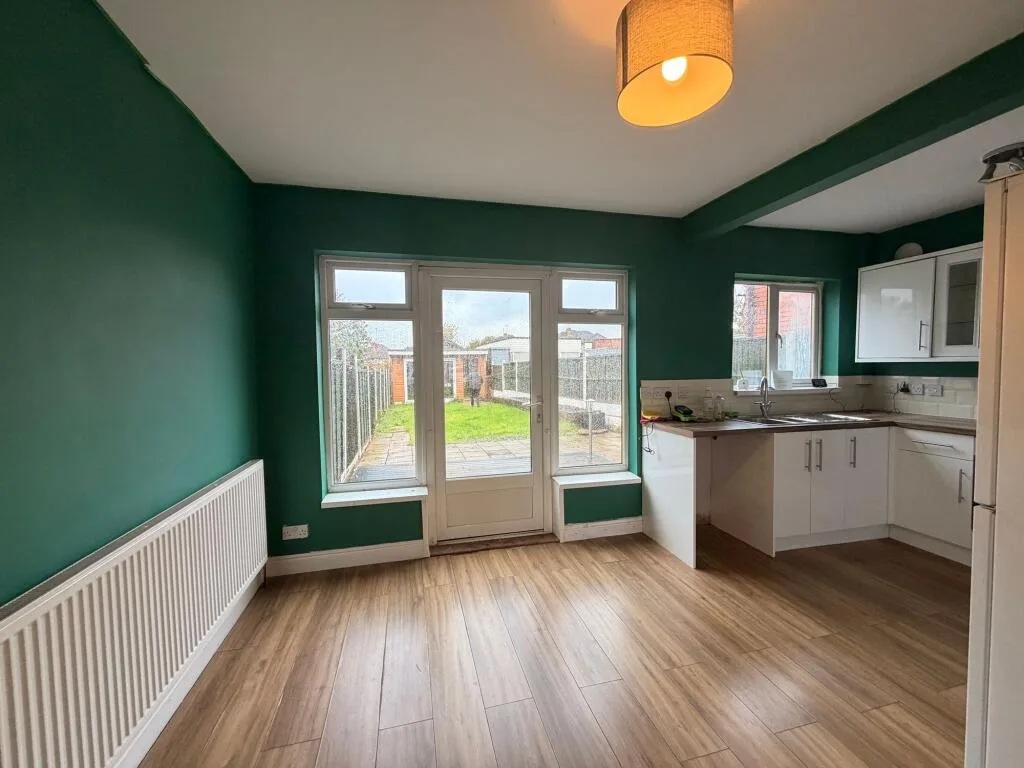 3 bedroom semi-detached house for rent