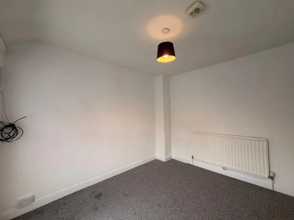 3 bedroom semi-detached house for rent