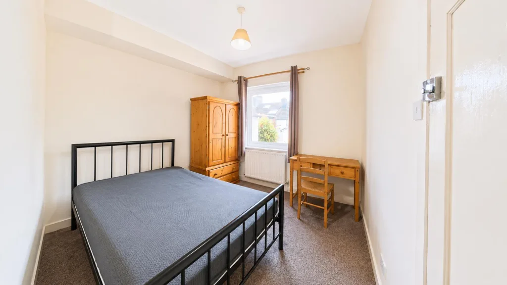 5 bedroom terraced house for rent