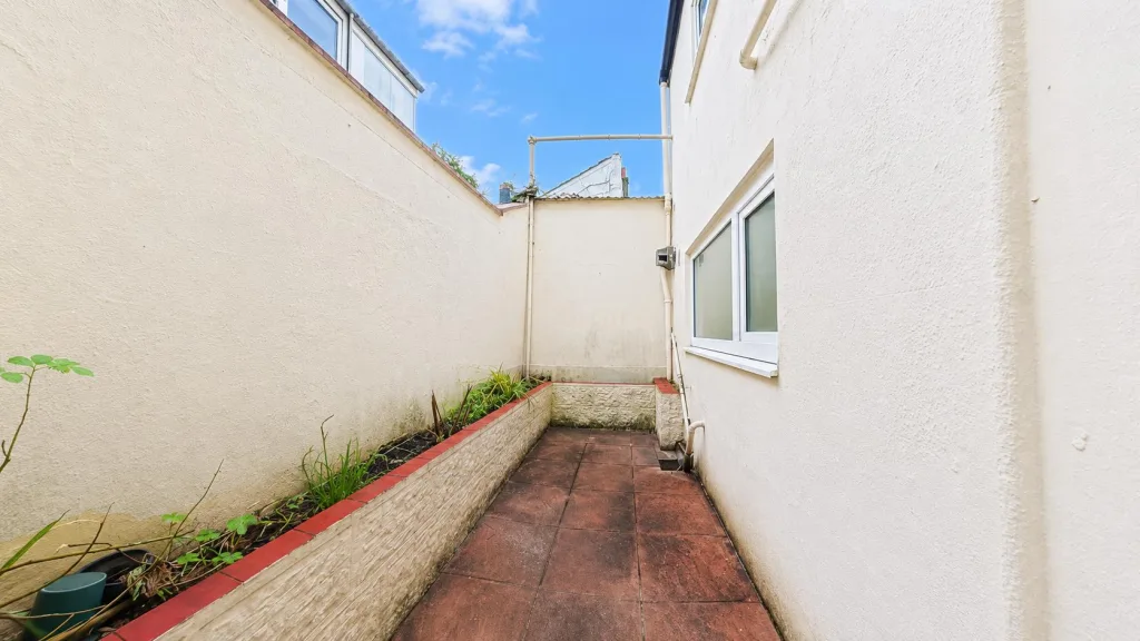 5 bedroom terraced house for rent