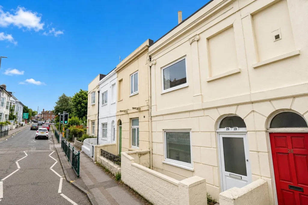 5 bedroom terraced house for rent