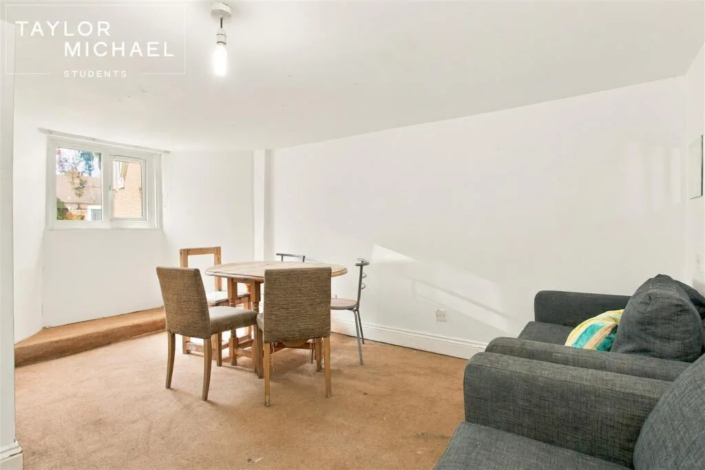 8 bedroom terraced house for rent