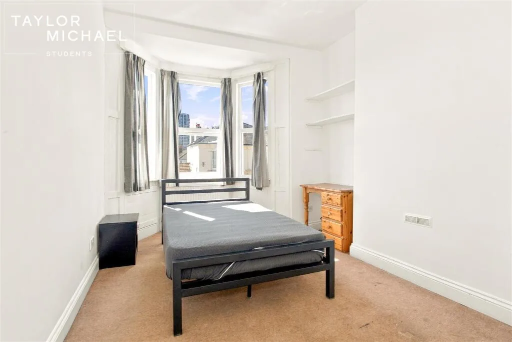 8 bedroom terraced house for rent