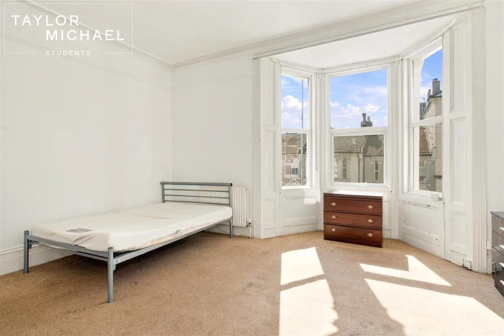 8 bedroom terraced house for rent
