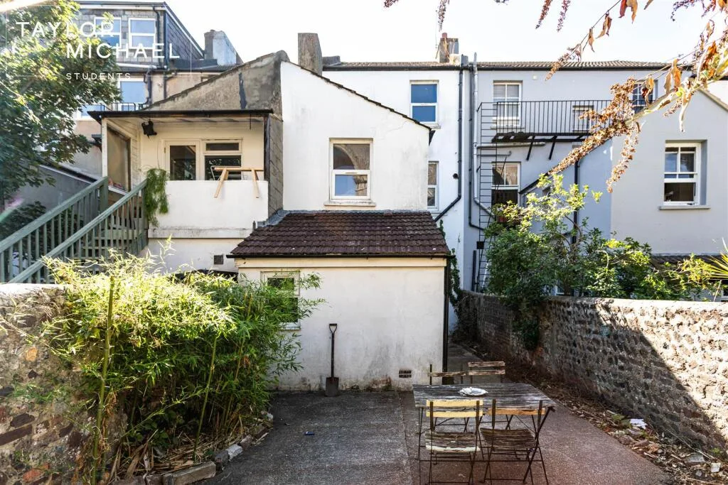 8 bedroom terraced house for rent