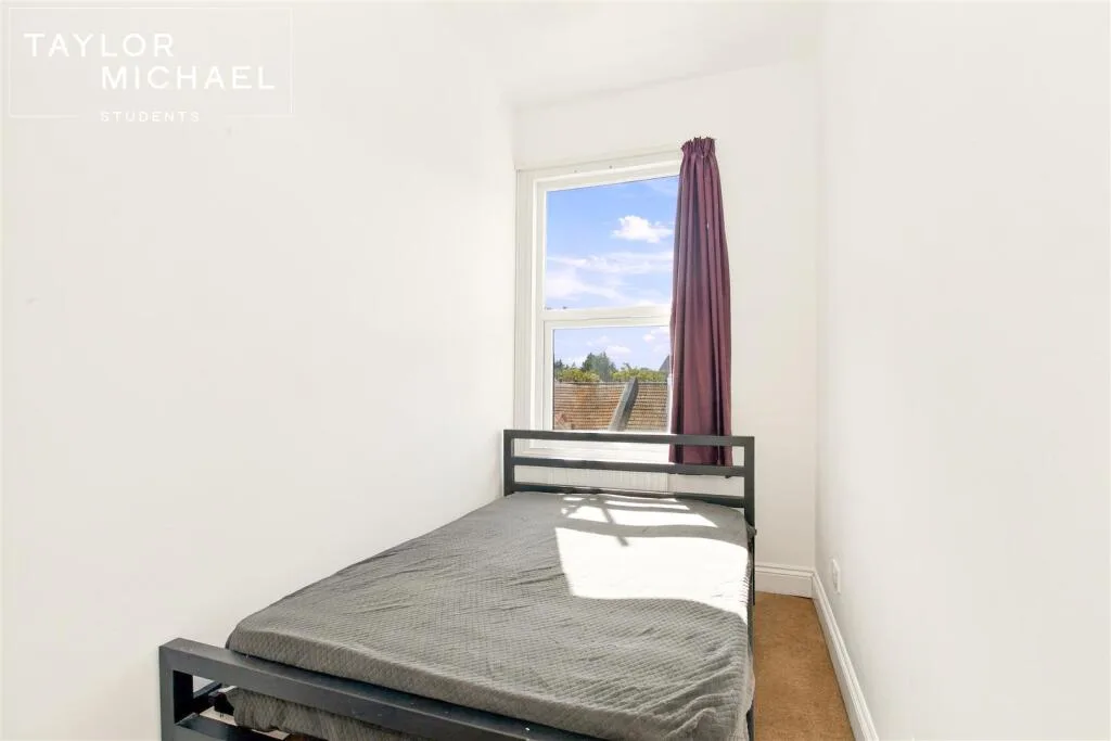 8 bedroom terraced house for rent