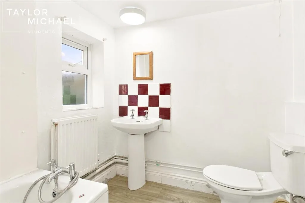 8 bedroom terraced house for rent