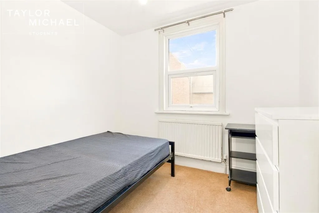 8 bedroom terraced house for rent