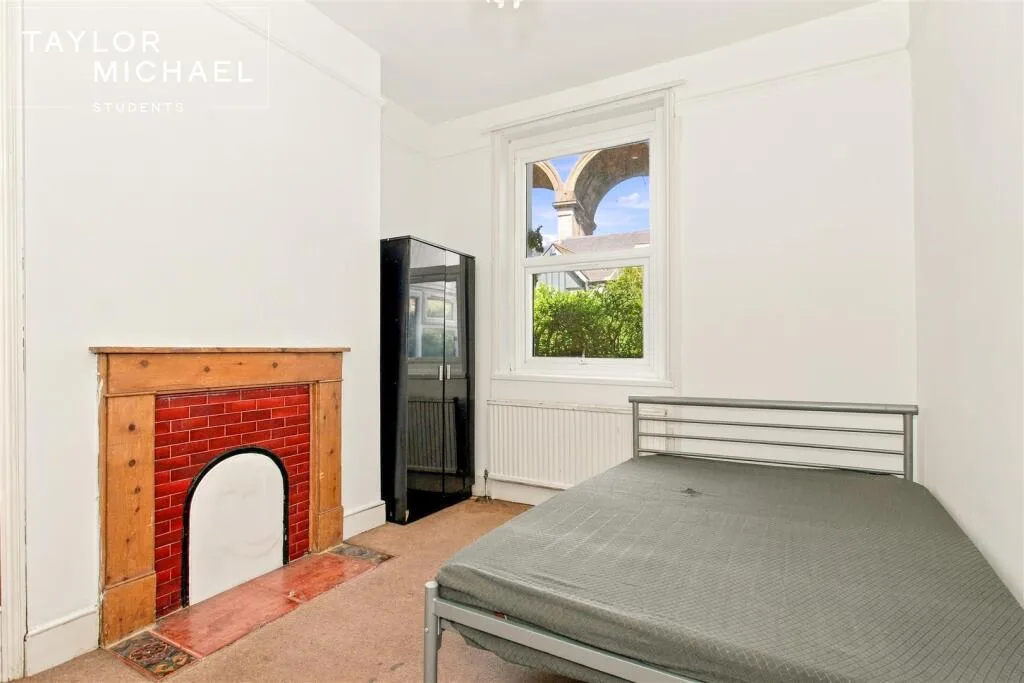 8 bedroom terraced house for rent