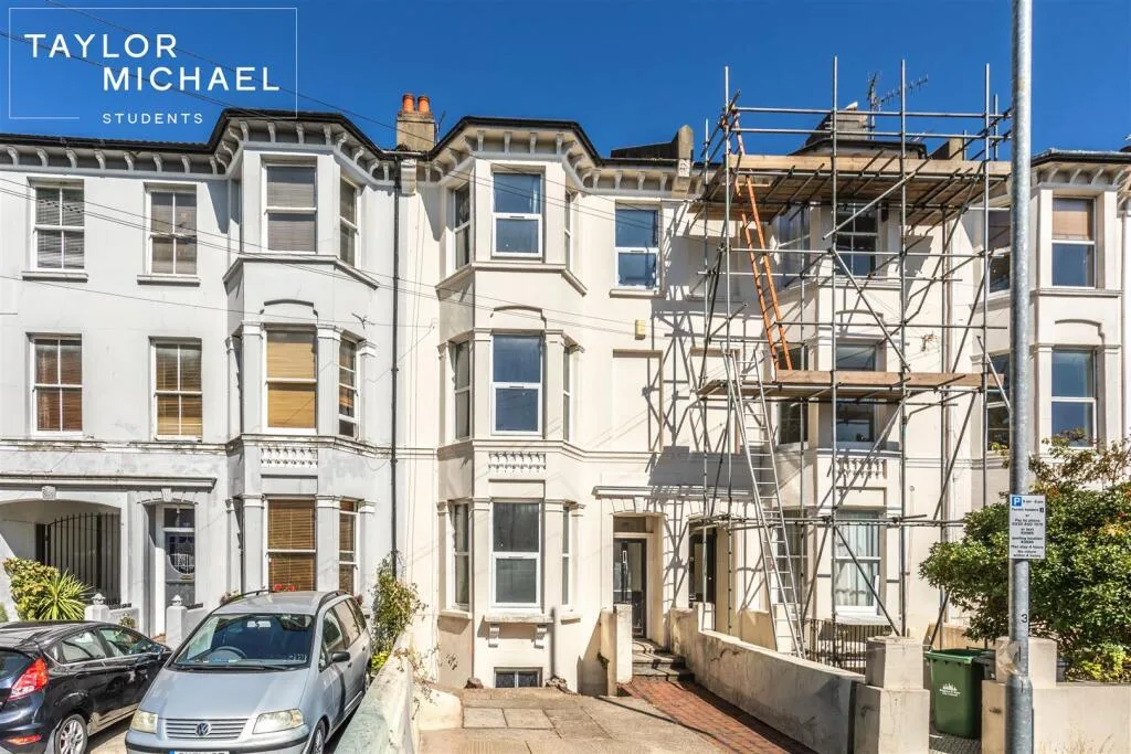 8 bedroom terraced house for rent