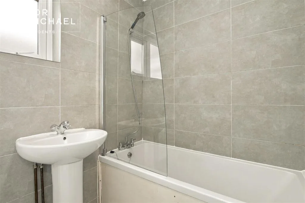 8 bedroom terraced house for rent