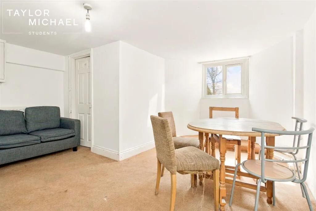 8 bedroom terraced house for rent